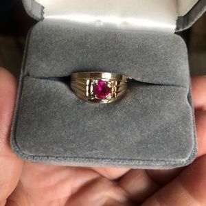 MAN'S 10KT YELLOW GOLD RING